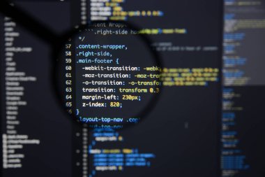 Gerçek css kodu gelişmekte olan ekran. Programlama iş akışı soyut al