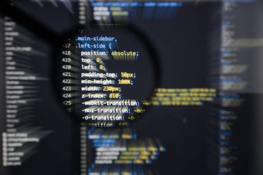 Gerçek css kodu gelişmekte olan ekran. Programlama iş akışı soyut al
