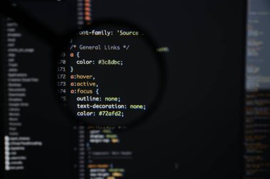 Gerçek css kodu gelişmekte olan ekran. Programlama iş akışı soyut al