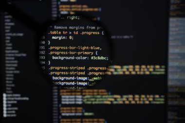 Gerçek css kodu gelişmekte olan ekran. Programlama iş akışı soyut al