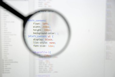 Gerçek css kodu gelişmekte olan ekran. Programlama iş akışı soyut al