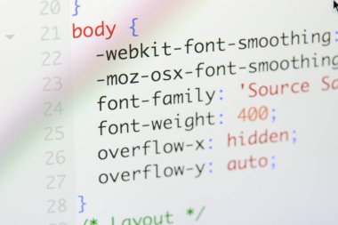 Gerçek css kodu gelişmekte olan ekran. Programlama iş akışı soyut al