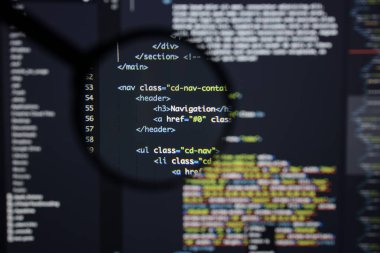 Gerçek Html kodu gelişmekte olan ekran. Programlama iş akışı soyut bir