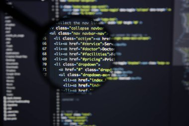 Gerçek Html kodu gelişmekte olan ekran. Programlama iş akışı soyut bir