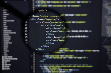 Gerçek Html kodu gelişmekte olan ekran. Programlama iş akışı soyut bir