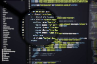 Gerçek Html kodu gelişmekte olan ekran. Programlama iş akışı soyut bir