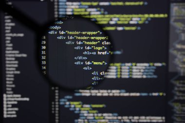 Gerçek Html kodu gelişmekte olan ekran. Programlama iş akışı soyut bir