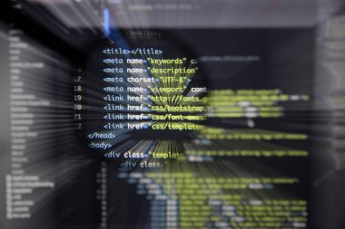 Gerçek Html kodu gelişmekte olan ekran. Programlama iş akışı soyut bir