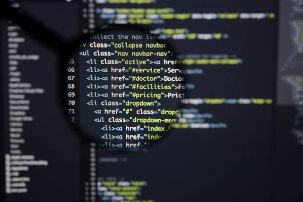 실제 Html 코드 개발 화면입니다. 프로그래밍 워크플로 개요는 — 스톡 사진