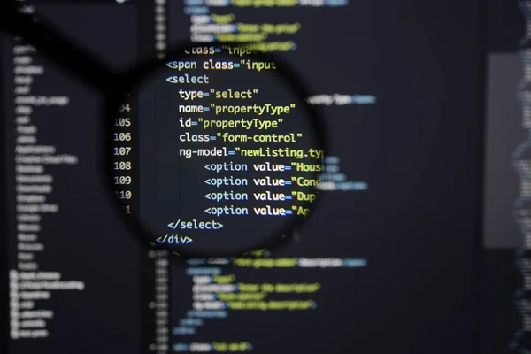 Экран разработки реального HTML кода. Программирование документооборота — стоковое фото