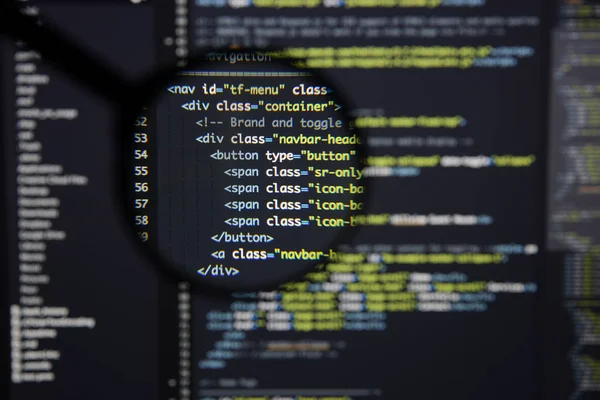 실제 Html 코드 개발 화면입니다. 프로그래밍 워크플로 개요는 — 스톡 사진
