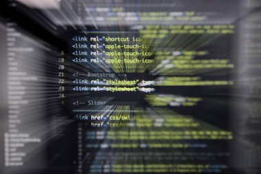 Gerçek Html kodu gelişmekte olan ekran. Programlama iş akışı soyut bir