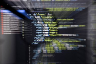 Gerçek Html kodu gelişmekte olan ekran. Programlama iş akışı soyut bir
