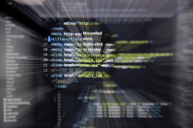 Gerçek Html kodu gelişmekte olan ekran. Programlama iş akışı soyut bir