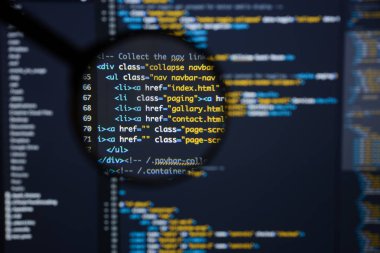 Gerçek Html kodu gelişmekte olan ekran. Programlama iş akışı soyut bir