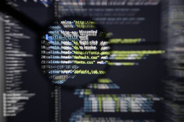 Gerçek Html kodu gelişmekte olan ekran. Programlama iş akışı soyut bir