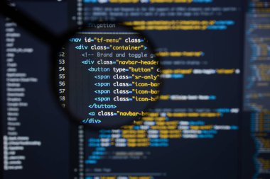 Gerçek Html kodu gelişmekte olan ekran. Programlama iş akışı soyut bir
