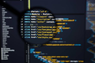 Gerçek Html kodu gelişmekte olan ekran. Programlama iş akışı soyut bir