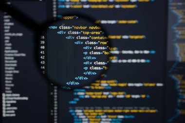 Gerçek Html kodu gelişmekte olan ekran. Programlama iş akışı soyut bir