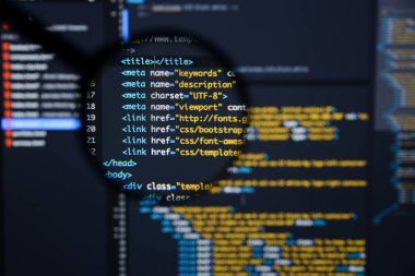 Gerçek Html kodu gelişmekte olan ekran. Programlama iş akışı soyut bir
