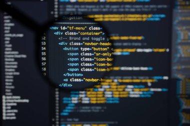 Gerçek Html kodu gelişmekte olan ekran. Programlama iş akışı soyut bir