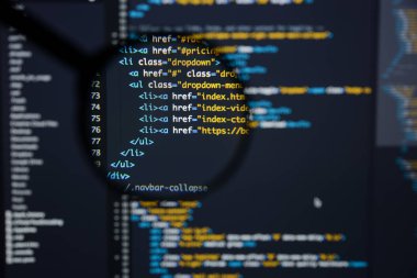 Gerçek Html kodu gelişmekte olan ekran. Programlama iş akışı soyut bir