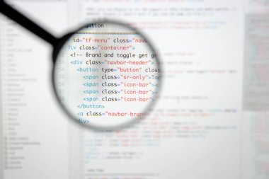 Gerçek Html kodu gelişmekte olan ekran. Programlama iş akışı soyut bir