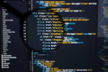 Gerçek Html kodu gelişmekte olan ekran. Programlama iş akışı soyut bir