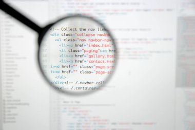 Gerçek Html kodu gelişmekte olan ekran. Programlama iş akışı soyut bir
