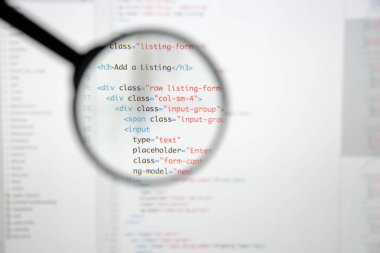 Gerçek Html kodu gelişmekte olan ekran. Programlama iş akışı soyut bir