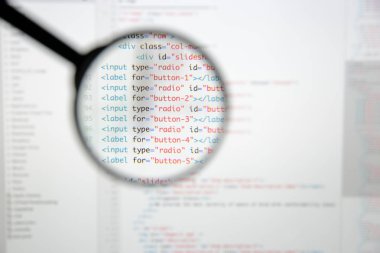 Gerçek Html kodu gelişmekte olan ekran. Programlama iş akışı soyut bir