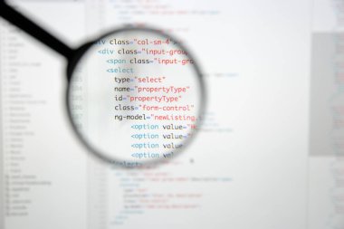 Gerçek Html kodu gelişmekte olan ekran. Programlama iş akışı soyut bir