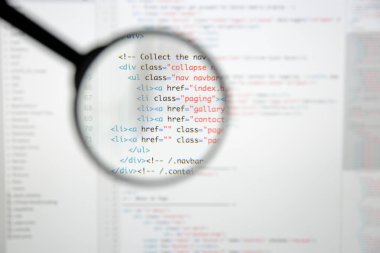 Gerçek Html kodu gelişmekte olan ekran. Programlama iş akışı soyut bir