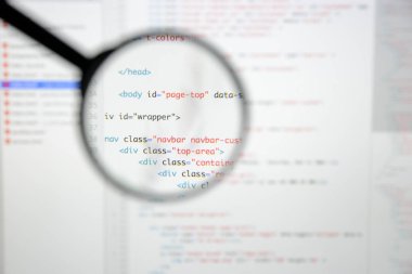 Gerçek Html kodu gelişmekte olan ekran. Programlama iş akışı soyut bir