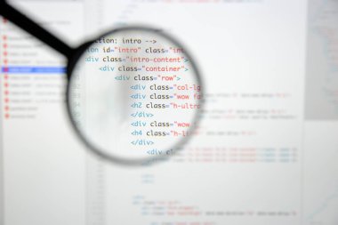 Gerçek Html kodu gelişmekte olan ekran. Programlama iş akışı soyut bir