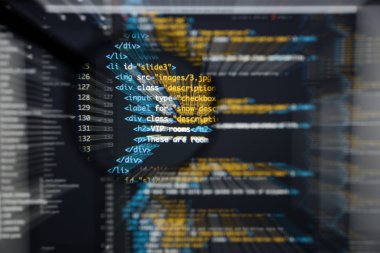 Gerçek Html kodu gelişmekte olan ekran. Programlama iş akışı soyut bir