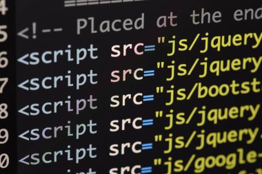 Gerçek Html kodu gelişmekte olan ekran. Programlama iş akışı soyut bir