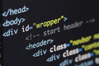 Gerçek Html kodu gelişmekte olan ekran. Programlama iş akışı soyut bir
