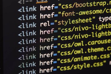 Gerçek Html kodu gelişmekte olan ekran. Programlama iş akışı soyut bir