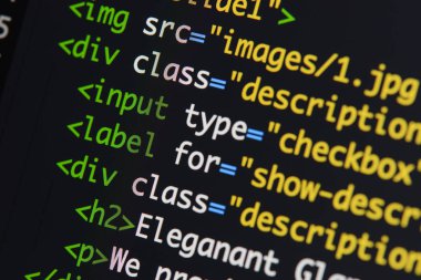 Gerçek Html kodu gelişmekte olan ekran. Programlama iş akışı soyut bir