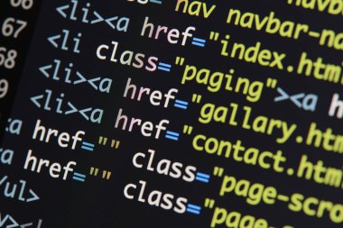 Gerçek Html kodu gelişmekte olan ekran. Programlama iş akışı soyut bir
