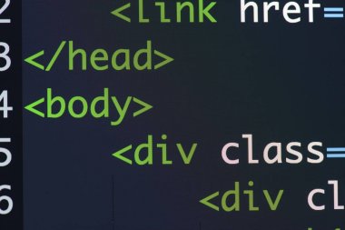 Gerçek Html kodu gelişmekte olan ekran. Programlama iş akışı soyut bir