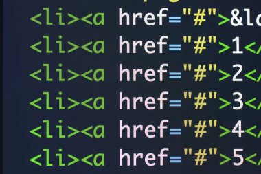 Gerçek Html kodu gelişmekte olan ekran. Programlama iş akışı soyut bir