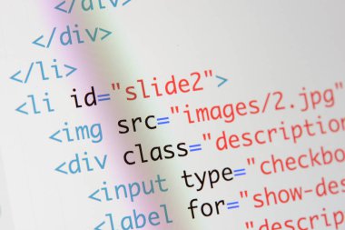 Gerçek Html kodu gelişmekte olan ekran. Programlama iş akışı soyut bir