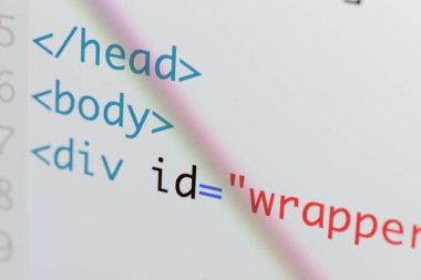 Gerçek Html kodu gelişmekte olan ekran. Programlama iş akışı soyut bir