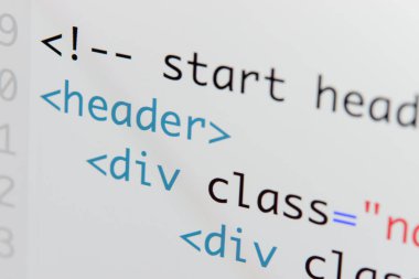 Gerçek Html kodu gelişmekte olan ekran. Programlama iş akışı soyut bir