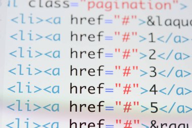 Gerçek Html kodu gelişmekte olan ekran. Programlama iş akışı soyut bir