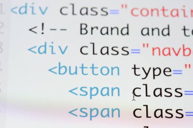 Gerçek Html kodu gelişmekte olan ekran. Programlama iş akışı soyut bir