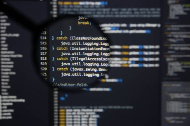 Gerçek Java kodu gelişmekte olan ekran. Programlama iş akışı soyut bir