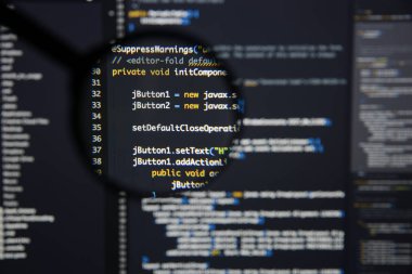 Gerçek Java kodu gelişmekte olan ekran. Programlama iş akışı soyut bir